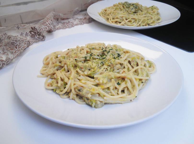 Kremowe spaghetti porowo – orzechowe (wegańskie)