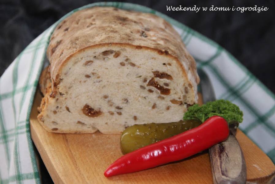 Chleb drożdżowo-zakwasowy z figami oraz 
