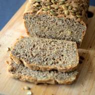 Chleb żytni razowy na drożdżach ze słonecznikiem i pestkami dyni