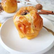 Pieczone jabłka z ciasteczkami amaretti i rodzynkami (Mele ripiene al forno con amaretti e uvetta)