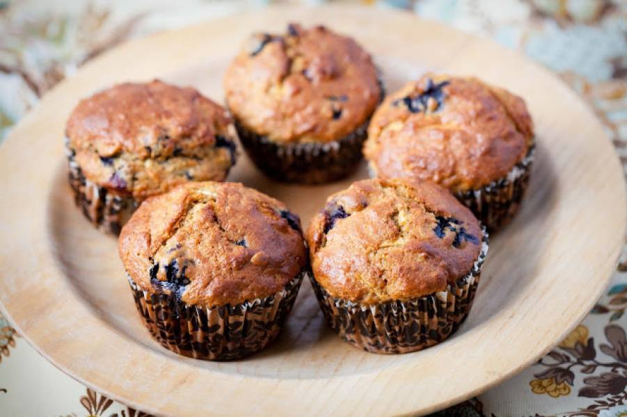 Owsiane muffinki z borówką i jabłkiem