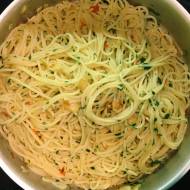 Spaghetti aglio e oglio e peperoncino