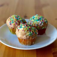 Kolorowe muffinki urodzinowe