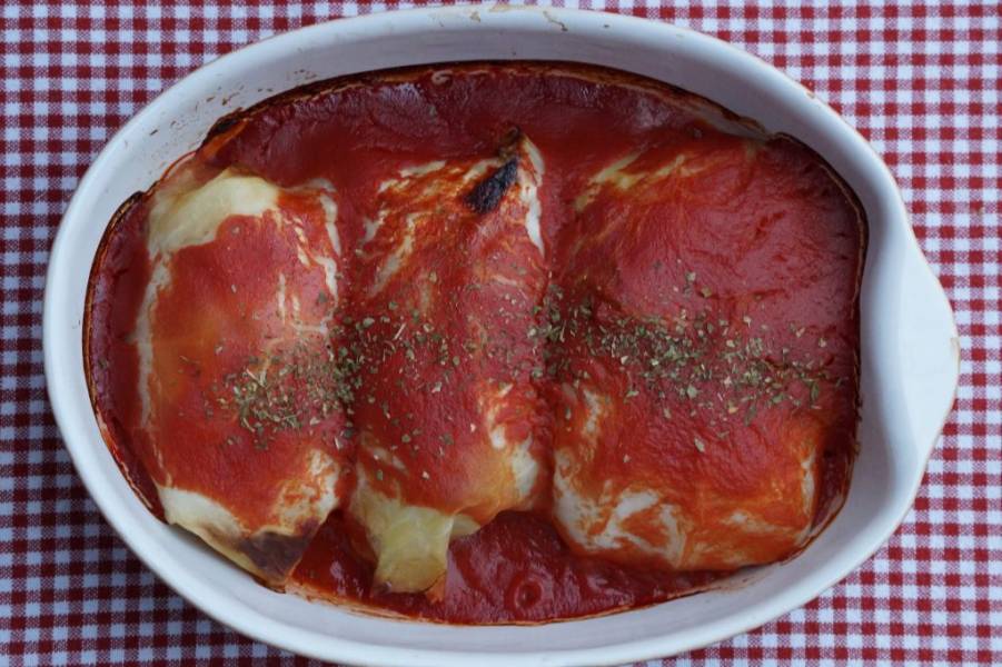 Gołąbki pieczone w sosie pomidorowym