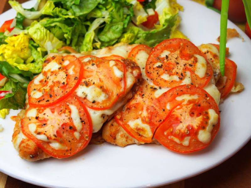 Filety zapiekane z serem i pomidorami