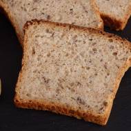 Chleb drożdżowy na wodzie z kiszonych ogórków