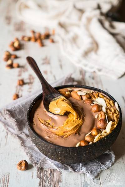 Masło migdałowe i czekolada – idealne  smoothie bowl