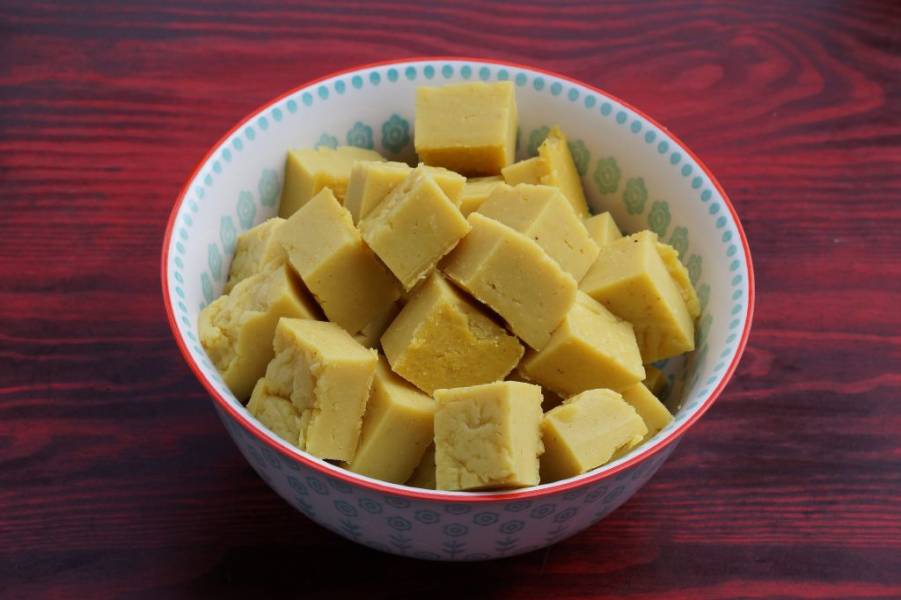 Tofu z ciecierzycy w indyjskim stylu