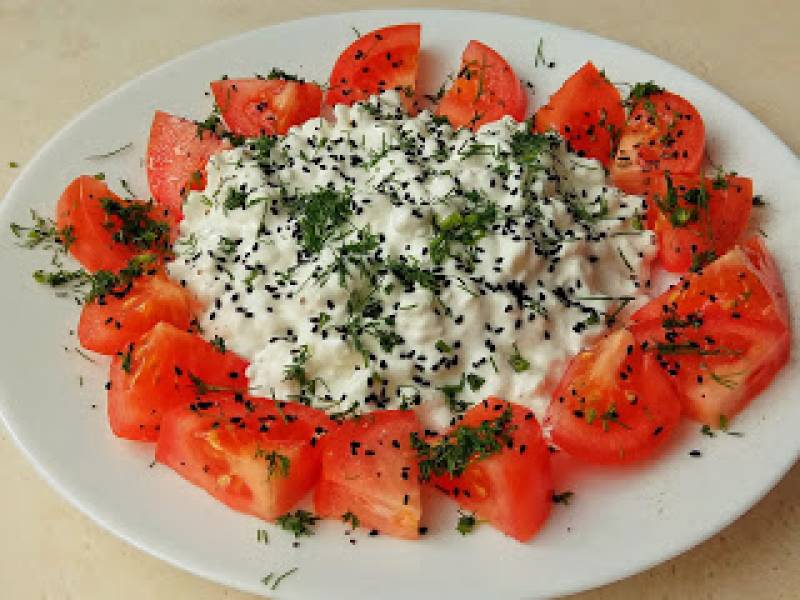 Śniadanie wiejskie serkowo-pomidorowe