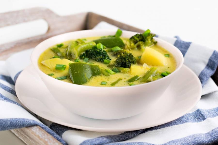 Zielone curry z brokułem i fasolką