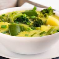 Zielone curry z brokułem i fasolką