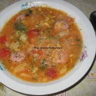 Zupa pomidorowa z kapustą kiszoną i kluskami