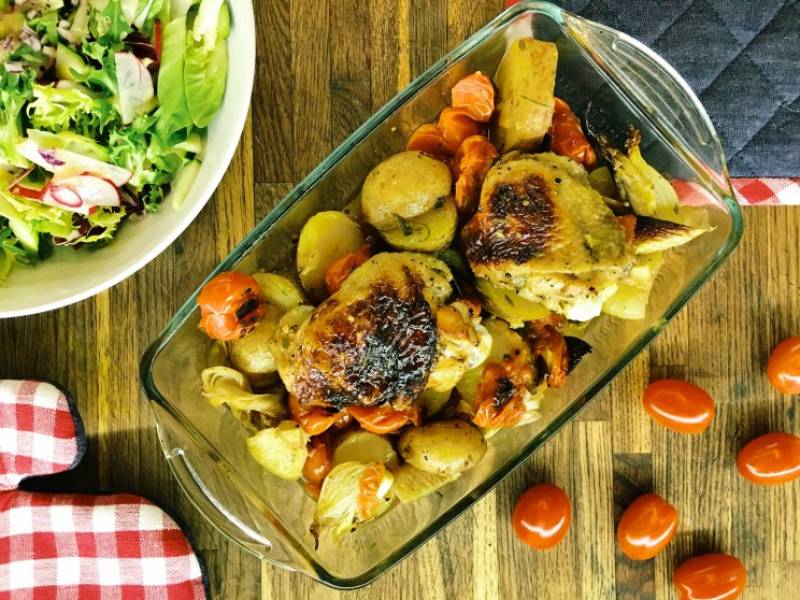 Szybki obiad – kurczak w rozmarynie pieczony na ziemniakach