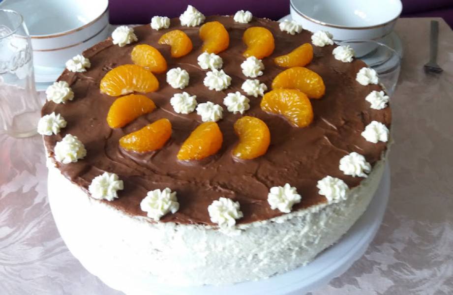 Tort czekoladowo mandarynkowy z bitą śmietaną
