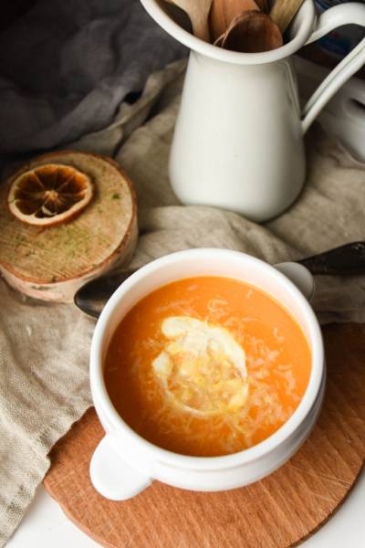 Zupa z pieczonej marchewki z parmezanem
