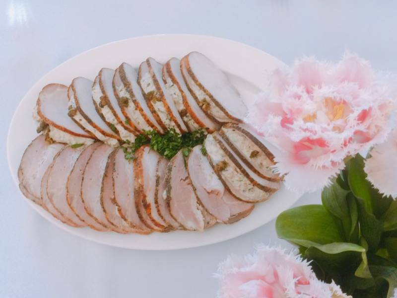 Schab nadziewany tuńczykiem, czyli polska wersja vitello tonnato