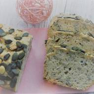 Domowy chleb pszenny z pestkami dyni