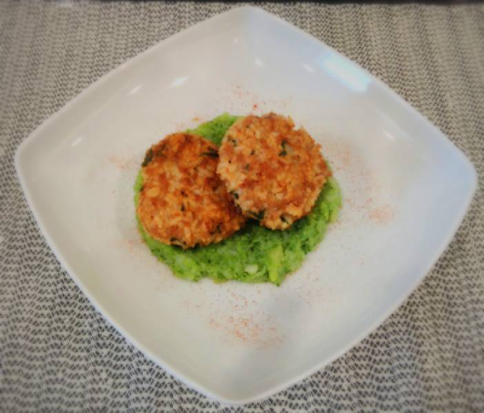Kotlety mięsno-ryżowe na puree z kalafiora i brokuła