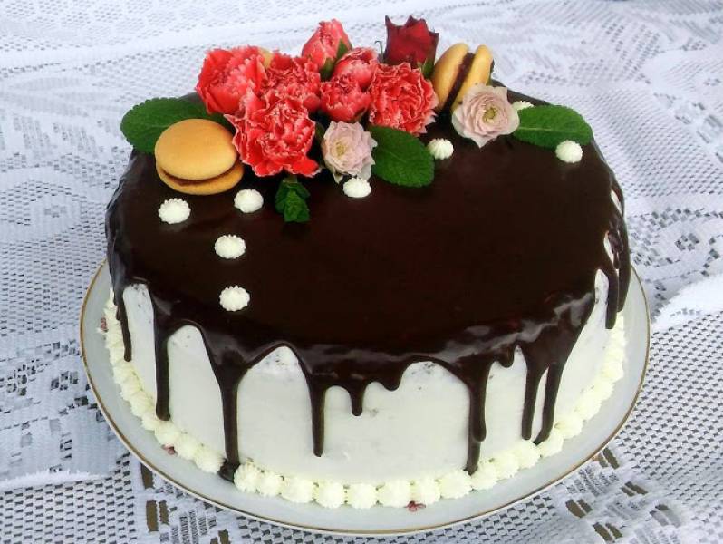 tort czekoladowy-wiśniowy z dripem