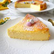Wielkanocny sernik - wilgotny i delikatny, bez spodu (Cheesecake con yogurt greco e ricotta)