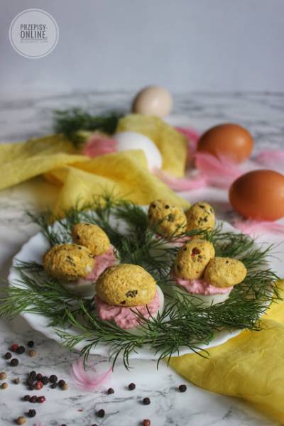 Wielkanocne jajka z mascarpone, curry i chrzanem