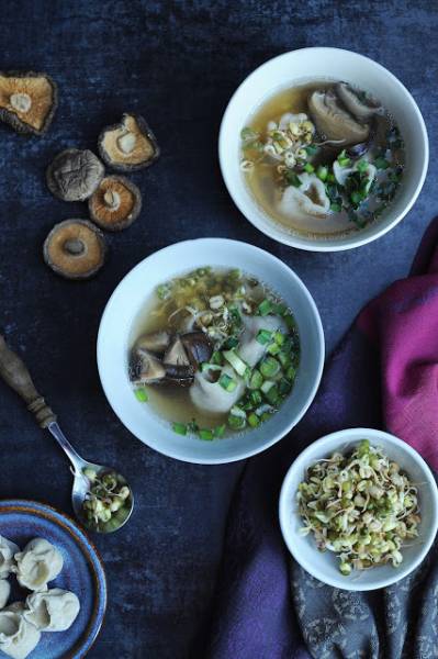 Orientalna zupa won ton, wywar