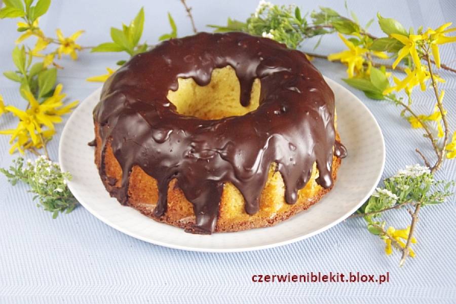 Babka fistaszkowa z masłem orzechowym