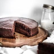Wilgotne ciasto czekoladowe z kremem