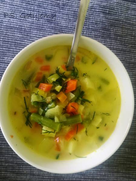 Wiosenna zupa z pora i fasolki szparagowej