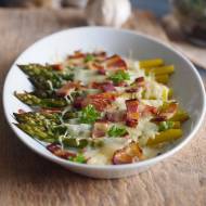Szparagi zapiekane z serem i boczkiem / Cheesy asparagus with bacon