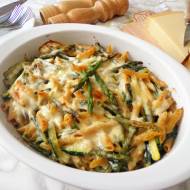 Makaronowa zapiekanka ze szparagami, cukinią i sosem serowym (Sformato di penne con asparagi e zucchine al formaggio)