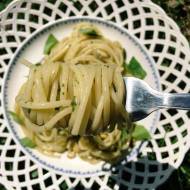 Spaghetti z bazyliowo-miętowym pesto