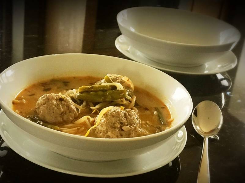 Zupa curry z klopsami z indyka