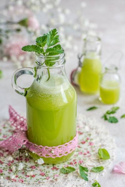 Zielony sok owocowo-warzywny z ziołami | Placuszki z pulpy po soku