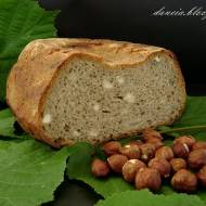 Chleb żytni z orzechami laskowymi