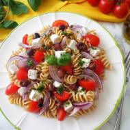Makaronowa sałatka z fetą, pomidorkami i oliwkami (Pasta fredda con feta, pomodorini e olive)