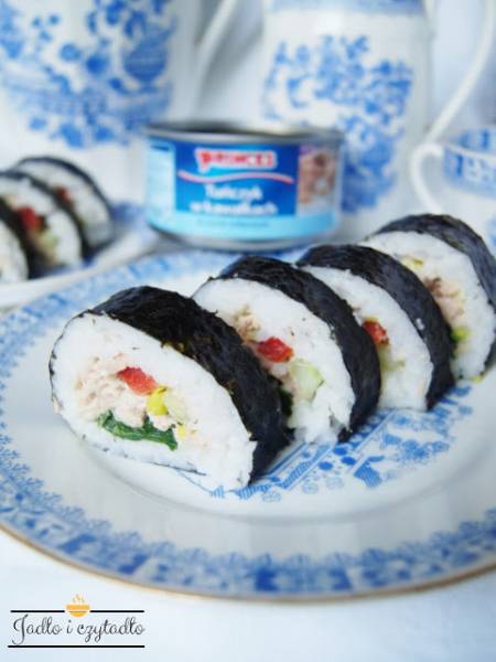 Sushi z tuńczykiem z puszki