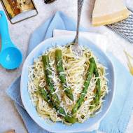 Spaghetti z zielonymi szparagami  i parmezanem