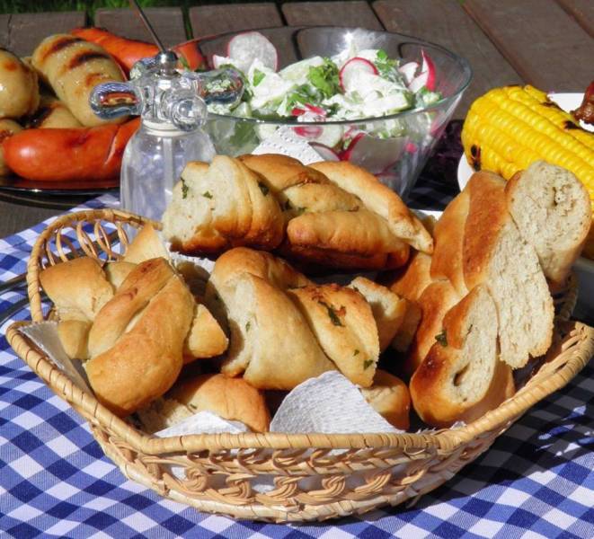 Czosnkowy chlebek – idealny do dań z grilla