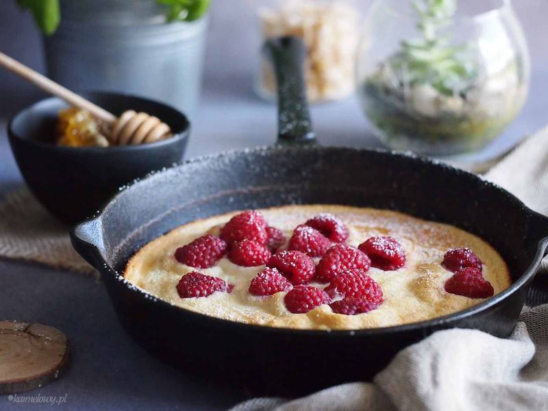 Puszysty omlet miodowy z malinami / Fluffy honey pancake with raspberries