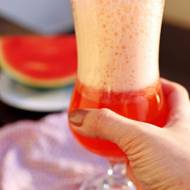Orzeźwiający napój z arbuzem i truskawkami (na bazie Somersby)