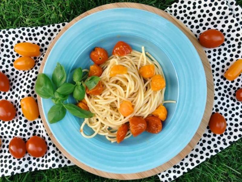 Makaron w 15 minut – spaghetti aglio olio e pomodoro