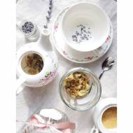Cykl wpisów „Lato herbatą pachnące” – herbata lawenda z szałwią i kwiatem lipy
