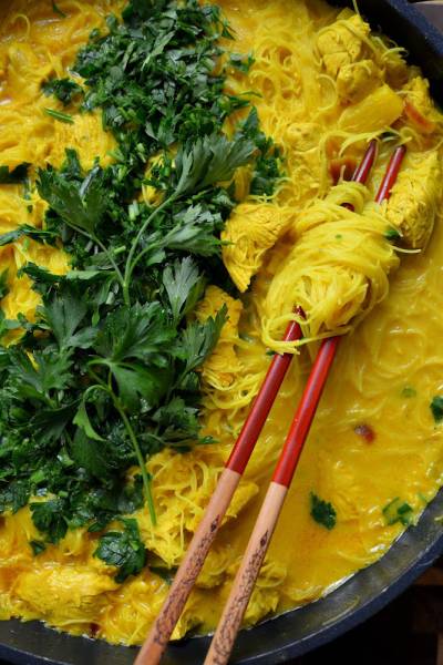 Curry z indykiem i świeżym ananasem, jak zrobić samemu w domu przyprawę curry?