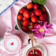 Dżem truskawkowy z płatkami róży – bez cukru