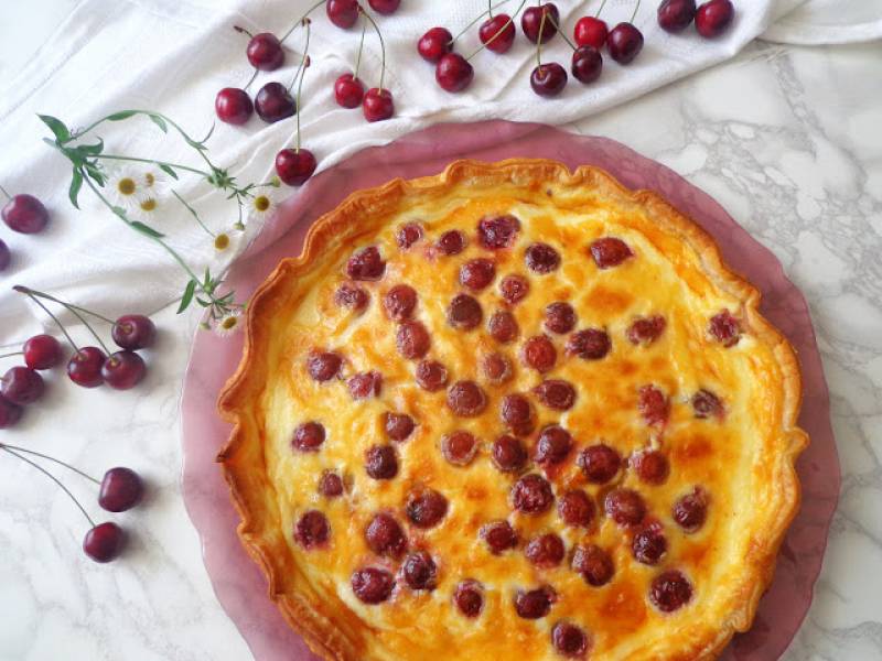 Tarta na francuskim cieście z czereśniami (Torta di sfoglia alle ciliegie)