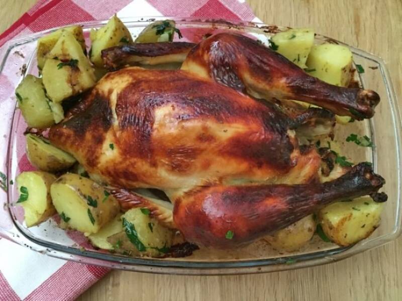 Obiad na niedzielę: Soczysty kurczak marynowany w maślance