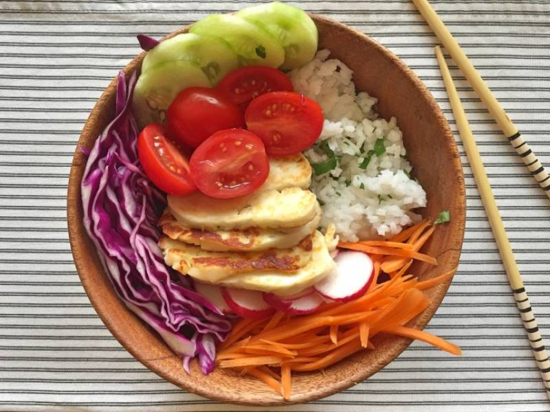 Poniedziałek: Buddha bowl z serem halloumi