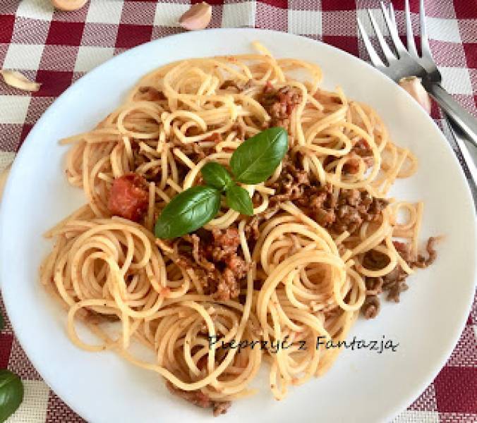 spaghetti z mięsem mielonym wołowym (bolognese)