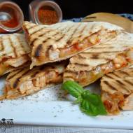 GRILLOWANA TORTILLA Z KURCZAKIEM I SEREM